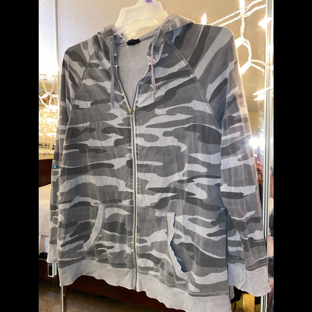 camo zip up hoodie